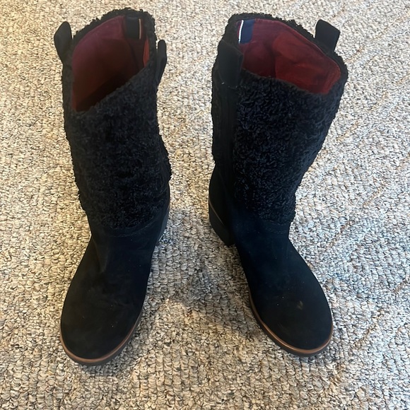 Tommy Hilfiger Boots - Picture 1 of 2